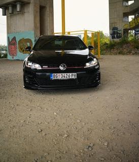 Golf 7.5 GTI Prednji profil & GTI saće — 77 Automobili