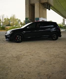 Golf 7.5 GTI Bočna silueta & fabrička linija — 77 Automobili