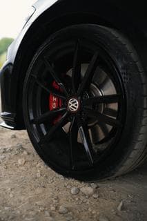 Golf 7.5 GTI 19 felne & GTI crvene čeljusti (340mm) — 77 Automobili