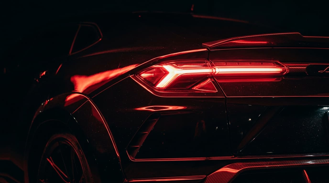77 Automobili — Zadnja svetla i kontura vozila